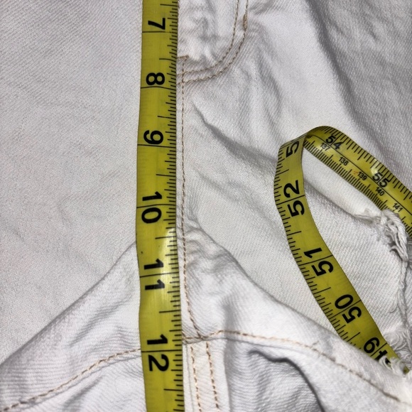 American Eagle 90’s boyfriend Distressed White Denim Shorts - Picture 3 of 7